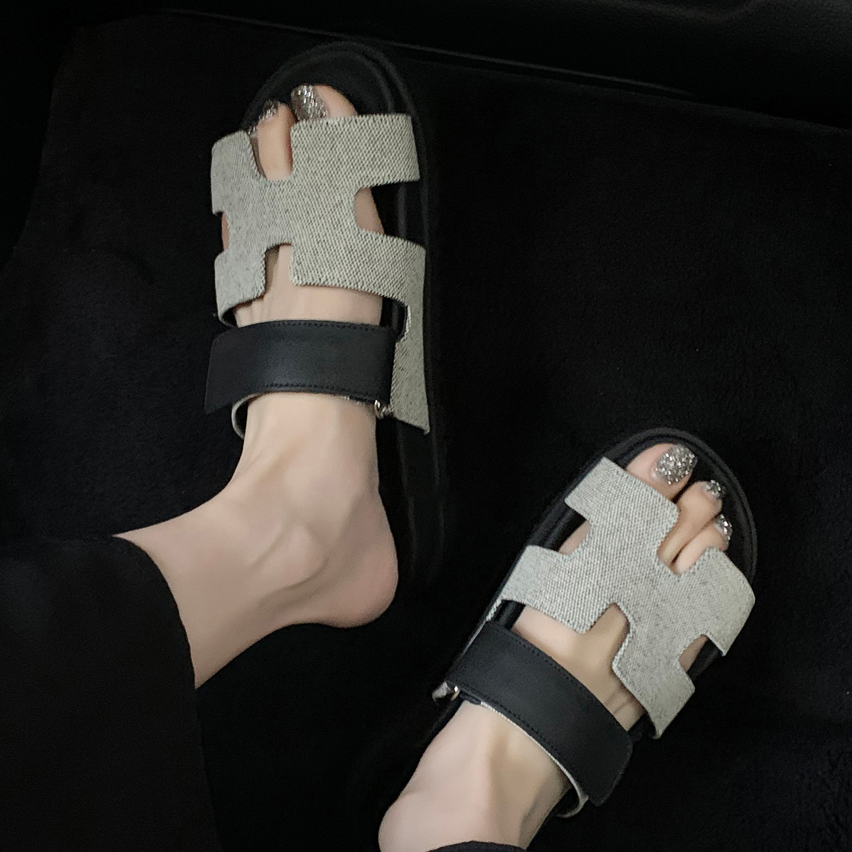 Trendy Sheepskin One-Strap Sandals for Women - Casual Thick Sole Slippers with Velcro Closure, Stylish Footwear for Everyday Wear Trendy Sheepskin One-Strap Sandals for Women - Casual Thick Sole Slippers with Velcro Closure, Stylish Footwear for Everyday Wear