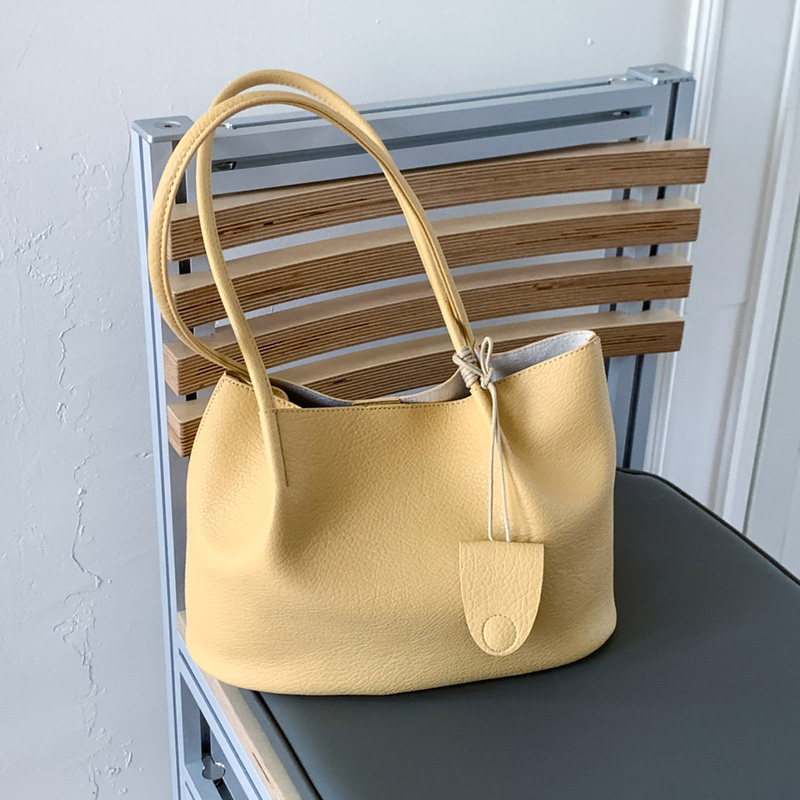 Trendy Soft Leather Tote Bag for Women - Large Capacity Single Shoulder Underarm Bag, Casual Style for Classes and Commuting 2025 Trendy Soft Leather Tote Bag for Women - Large Capacity Single Shoulder Underarm Bag, Casual Style for Classes and Commuting 2025