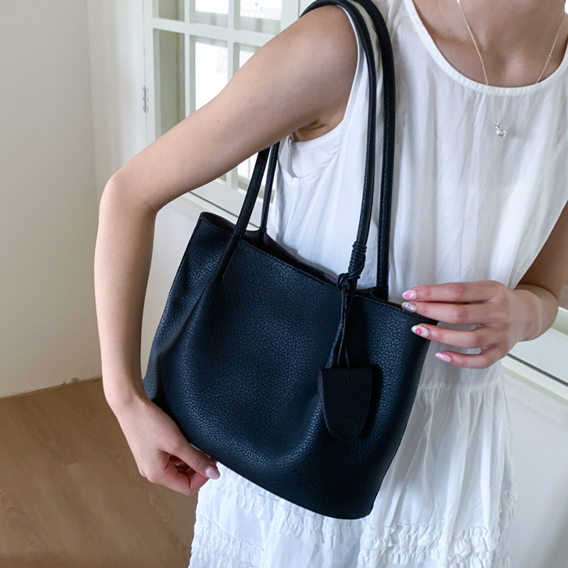 Trendy Soft Leather Tote Bag for Women - Large Capacity Single Shoulder Underarm Bag, Casual Style for Classes and Commuting 2025 Trendy Soft Leather Tote Bag for Women - Large Capacity Single Shoulder Underarm Bag, Casual Style for Classes and Commuting 2025