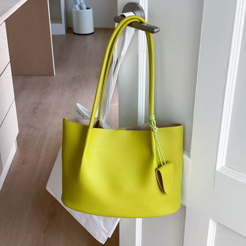 Trendy Soft Leather Tote Bag for Women - Large Capacity Single Shoulder Underarm Bag, Casual Style for Classes and Commuting 2025 Trendy Soft Leather Tote Bag for Women - Large Capacity Single Shoulder Underarm Bag, Casual Style for Classes and Commuting 2025