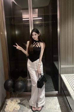 Trendy White Cargo Pants for Women - Low Waist Slim Fit Wide-Leg Design, Perfect for 90s and Y2K Inspired Looks