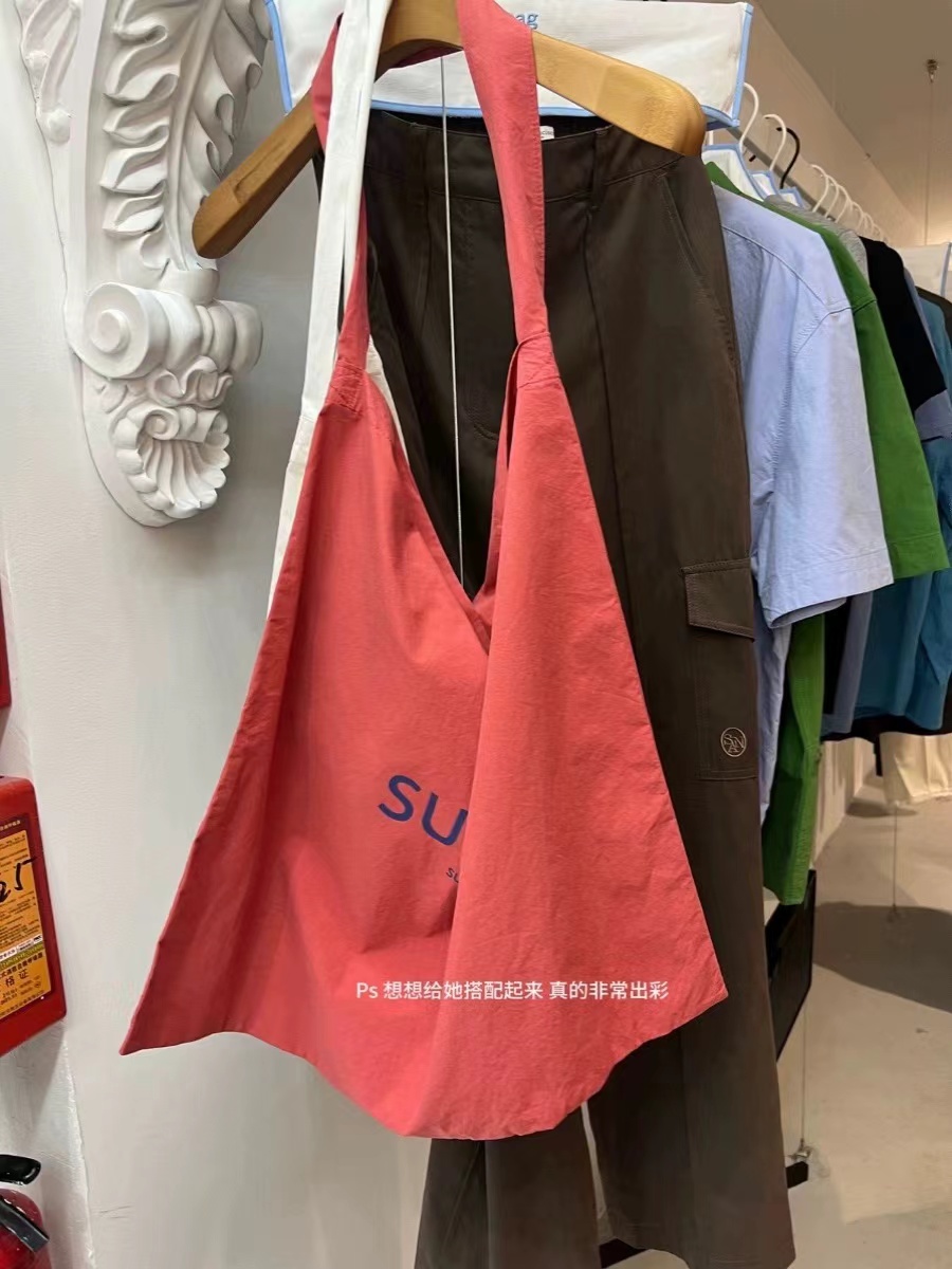 Trendy Women's Blue Striped Canvas Shoulder Bag, Large Capacity, Blogger-Inspired Letter Pattern, Commuting Style Trendy Women's Blue Striped Canvas Shoulder Bag, Large Capacity, Blogger-Inspired Letter Pattern, Commuting Style