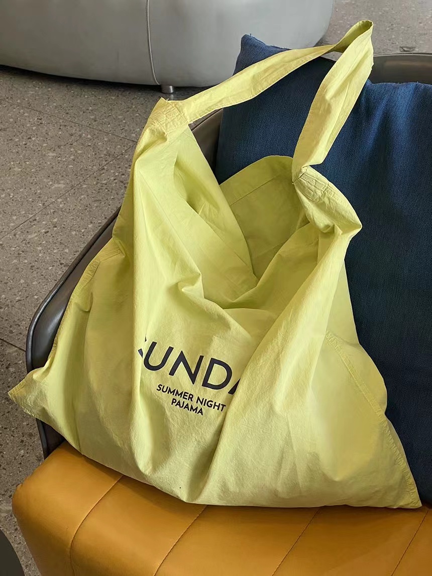 Trendy Women's Blue Striped Canvas Shoulder Bag, Large Capacity, Blogger-Inspired Letter Pattern, Commuting Style Trendy Women's Blue Striped Canvas Shoulder Bag, Large Capacity, Blogger-Inspired Letter Pattern, Commuting Style