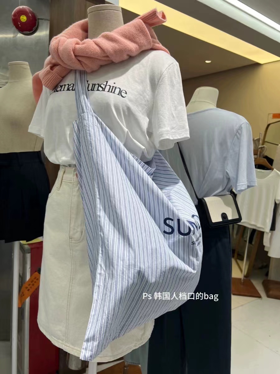 Trendy Women's Blue Striped Canvas Shoulder Bag, Large Capacity, Blogger-Inspired Letter Pattern, Commuting Style Trendy Women's Blue Striped Canvas Shoulder Bag, Large Capacity, Blogger-Inspired Letter Pattern, Commuting Style