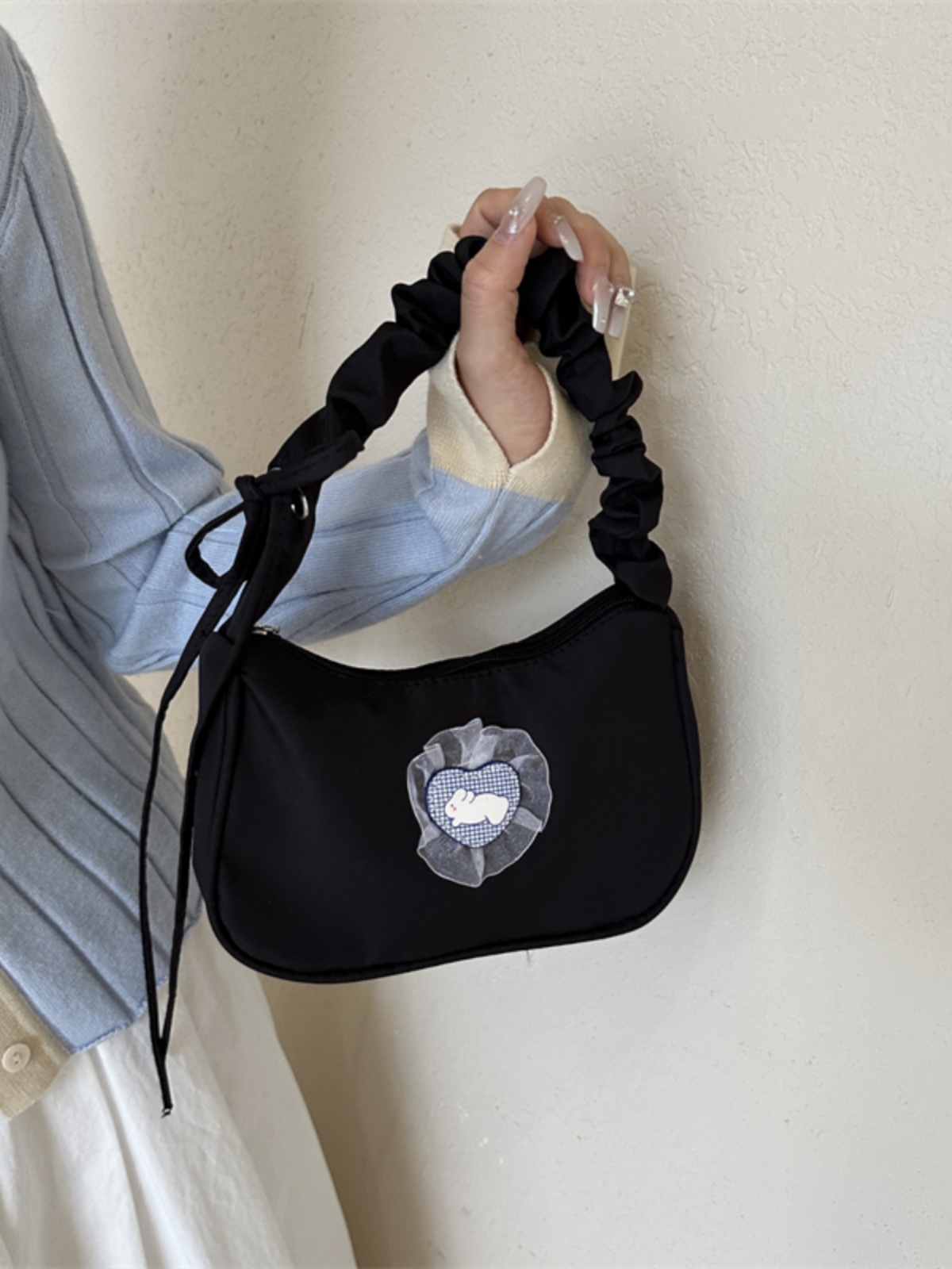 Trendy Women's Crescent Bag 2025, Unique Wrinkled Drawstring Tote, Fashionable Shoulder Underarm Bag Trendy Women's Crescent Bag 2025, Unique Wrinkled Drawstring Tote, Fashionable Shoulder Underarm Bag