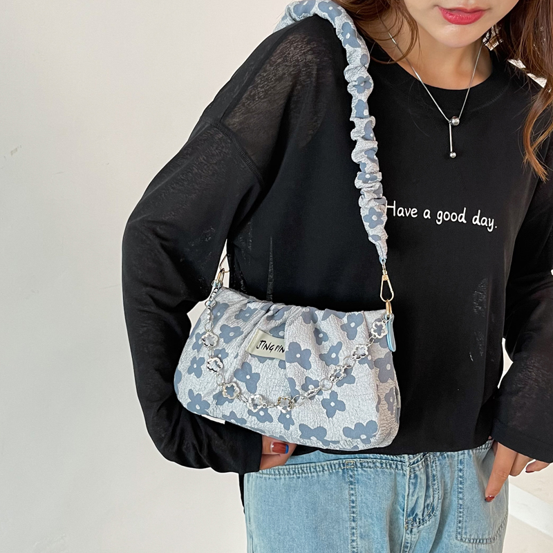 Trendy Women's Crossbody Handbag 2025 - Summer Chain Pleated Shoulder Underarm Bag Trendy Women's Crossbody Handbag 2025 - Summer Chain Pleated Shoulder Underarm Bag