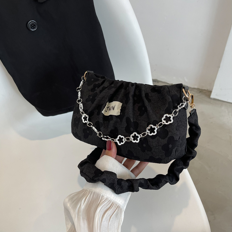 Trendy Women's Crossbody Handbag 2025 - Summer Chain Pleated Shoulder Underarm Bag Trendy Women's Crossbody Handbag 2025 - Summer Chain Pleated Shoulder Underarm Bag