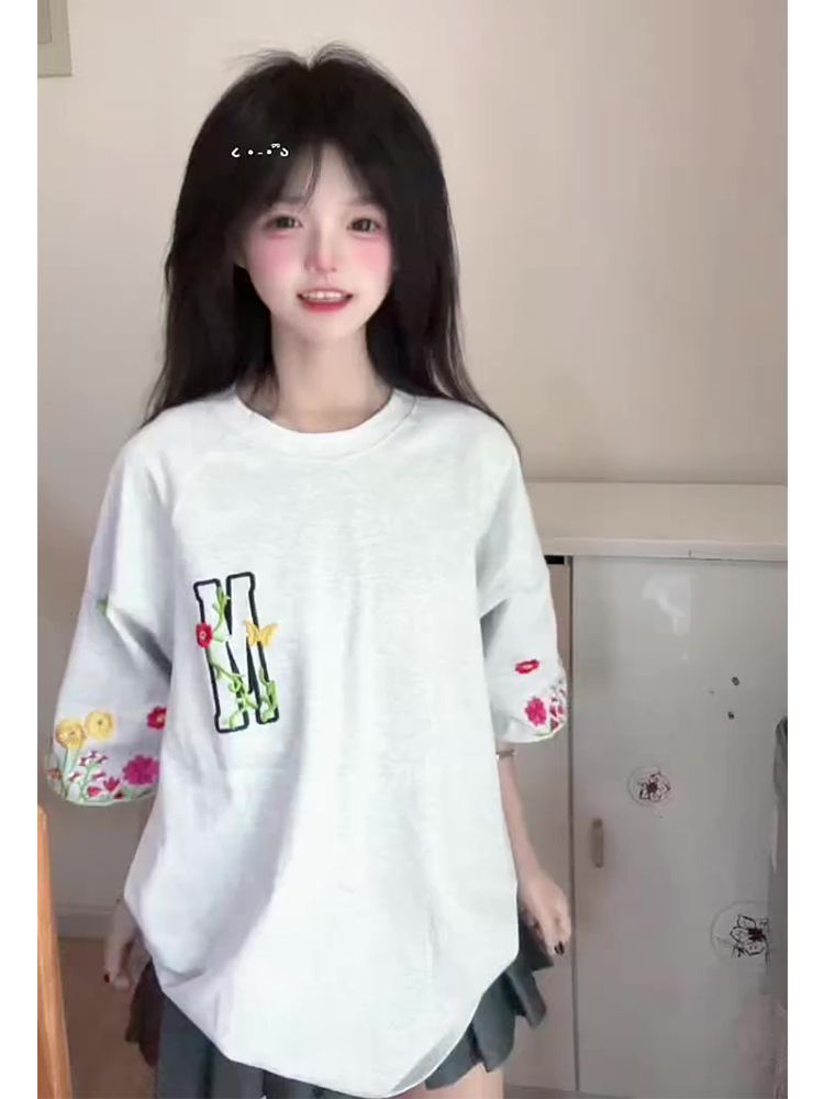 Trendy Women's Embroidered Floral Short Sleeve T-Shirt - Stylish Raglan Top for Summer 2025, Unique American Design Trendy Women's Embroidered Floral Short Sleeve T-Shirt - Stylish Raglan Top for Summer 2025, Unique American Design