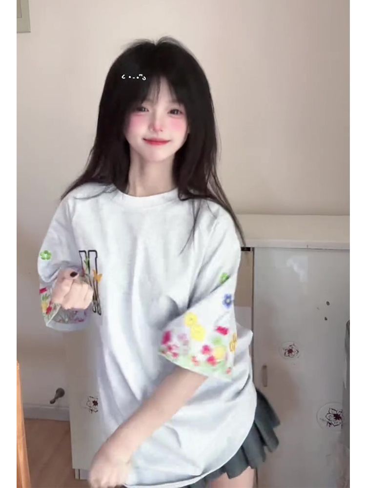 Trendy Women's Embroidered Floral Short Sleeve T-Shirt - Stylish Raglan Top for Summer 2025, Unique American Design Trendy Women's Embroidered Floral Short Sleeve T-Shirt - Stylish Raglan Top for Summer 2025, Unique American Design