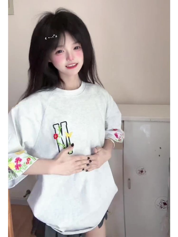 Trendy Women's Embroidered Floral Short Sleeve T-Shirt - Stylish Raglan Top for Summer 2025, Unique American Design Trendy Women's Embroidered Floral Short Sleeve T-Shirt - Stylish Raglan Top for Summer 2025, Unique American Design