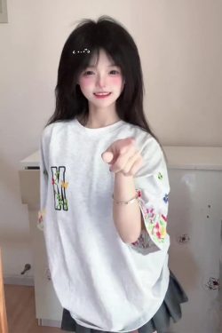 Trendy Women's Embroidered Floral Short Sleeve T-Shirt - Stylish Raglan Top for Summer 2025, Unique American Design