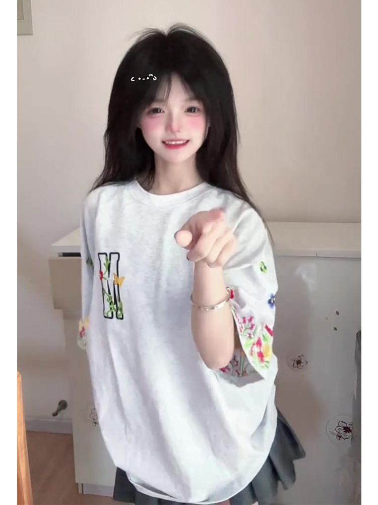 Trendy Women's Embroidered Floral Short Sleeve T-Shirt - Stylish Raglan Top for Summer 2025, Unique American Design Trendy Women's Embroidered Floral Short Sleeve T-Shirt - Stylish Raglan Top for Summer 2025, Unique American Design