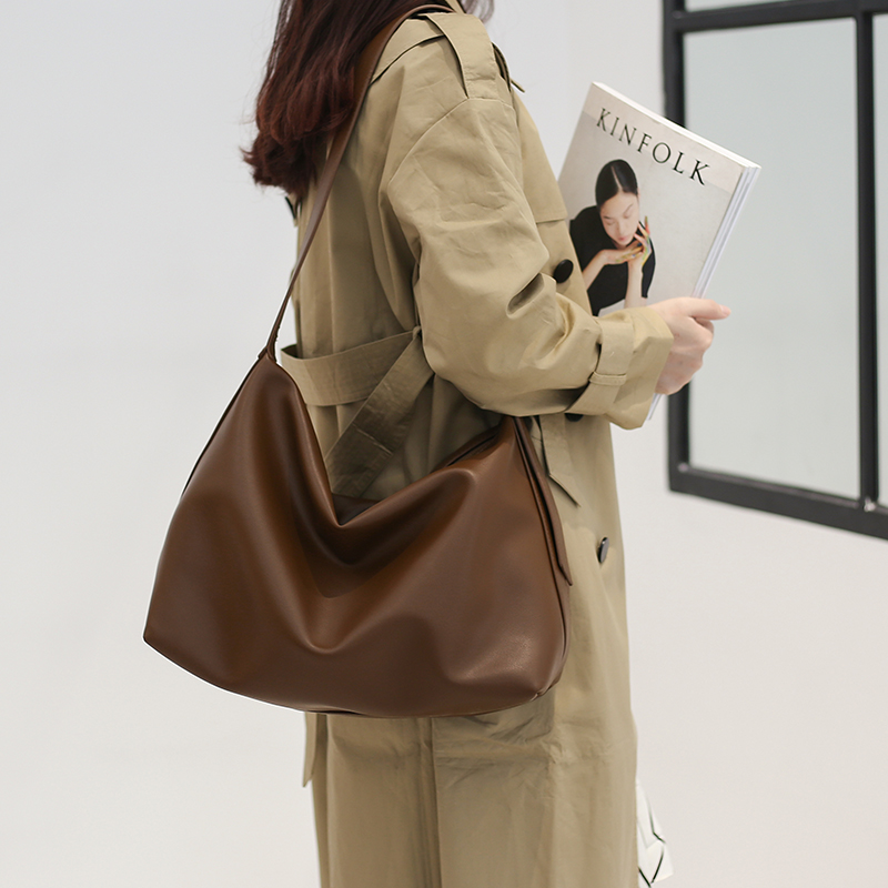 Trendy Women's Large Capacity Soft Leather Shoulder Bag - Minimalist Versatile Crossbody for Autumn and Winter 2024 Trendy Women's Large Capacity Soft Leather Shoulder Bag - Minimalist Versatile Crossbody for Autumn and Winter 2024