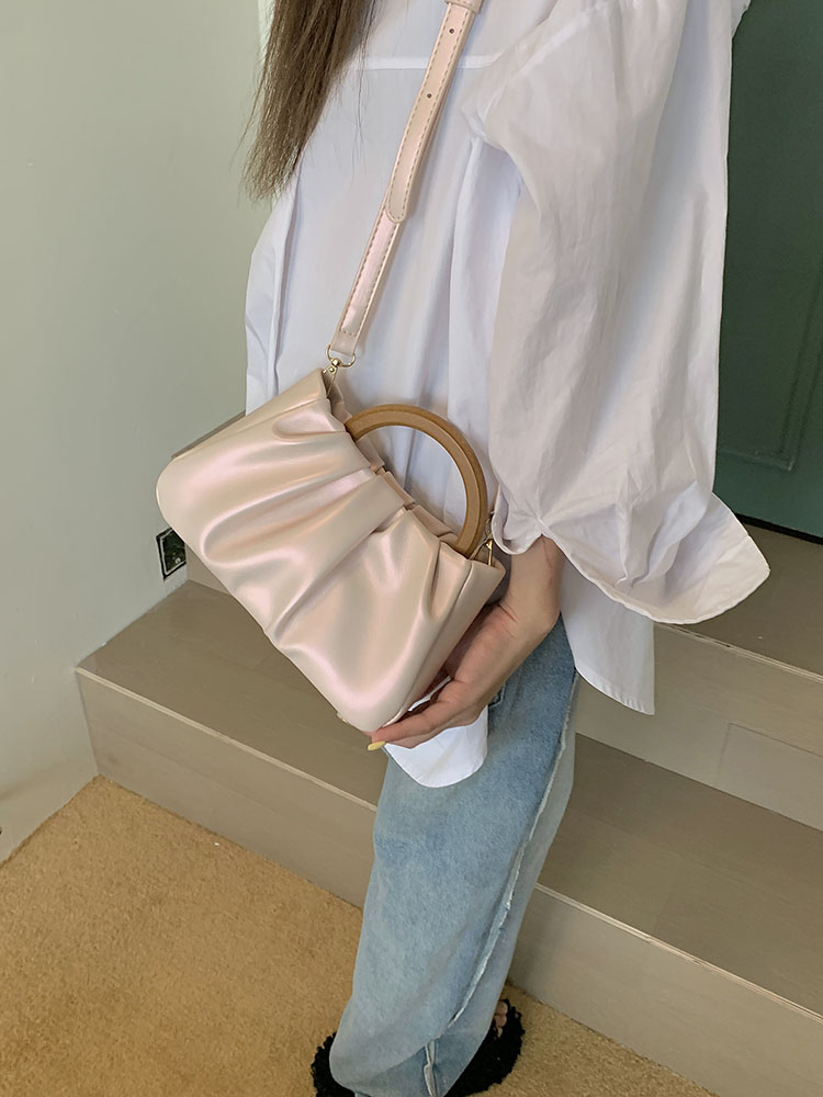 Trendy Women's Pearlescent Cloud Design Handbag with Wooden Handle, Small Crossbody Shoulder Bag for 2023 Fashion Trendy Women's Pearlescent Cloud Design Handbag with Wooden Handle, Small Crossbody Shoulder Bag for 2023 Fashion