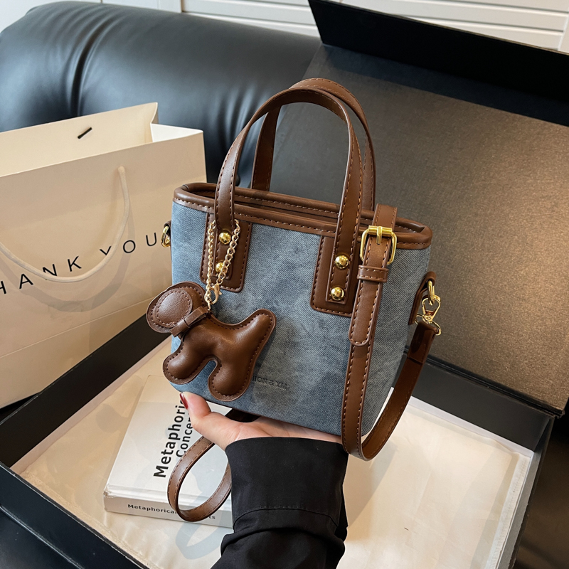 Trendy Women's Small Bucket Bag 2025 - Versatile Shoulder Crossbody Tote, High-End Fashionable Design, Must-Have Accessory Trendy Women's Small Bucket Bag 2025 - Versatile Shoulder Crossbody Tote, High-End Fashionable Design, Must-Have Accessory