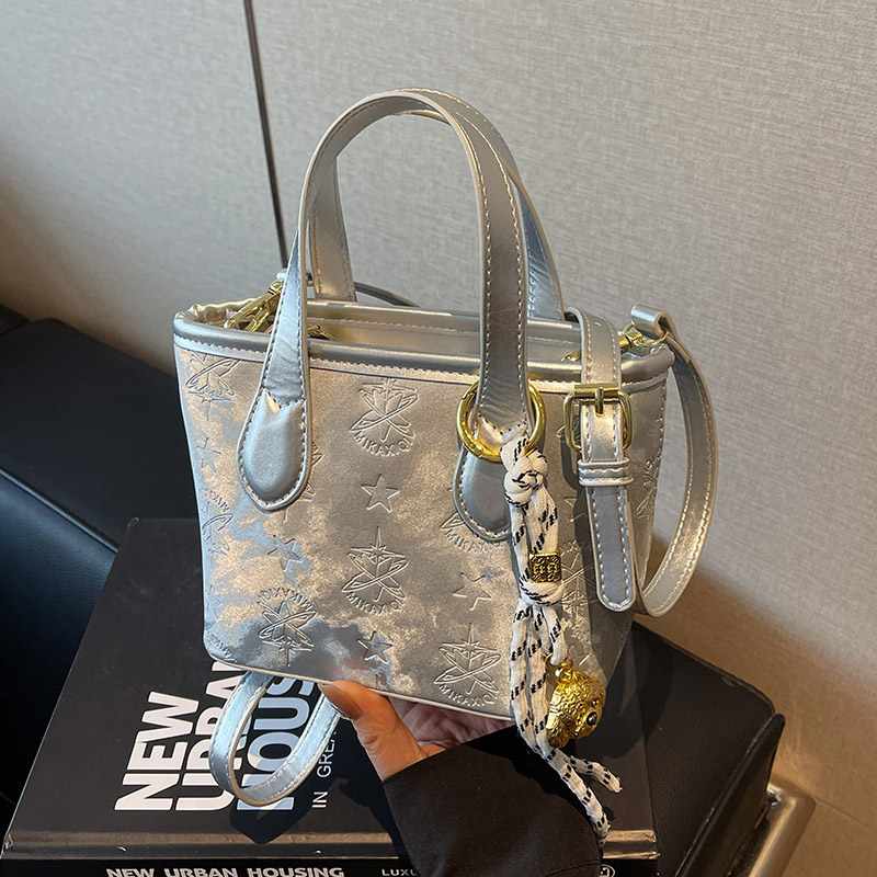 Trendy Women's Spring/Summer Bucket Tote Bag 2025 - Stylish Crossbody Shoulder Bag for Fashion Lovers Trendy Women's Spring/Summer Bucket Tote Bag 2025 - Stylish Crossbody Shoulder Bag for Fashion Lovers