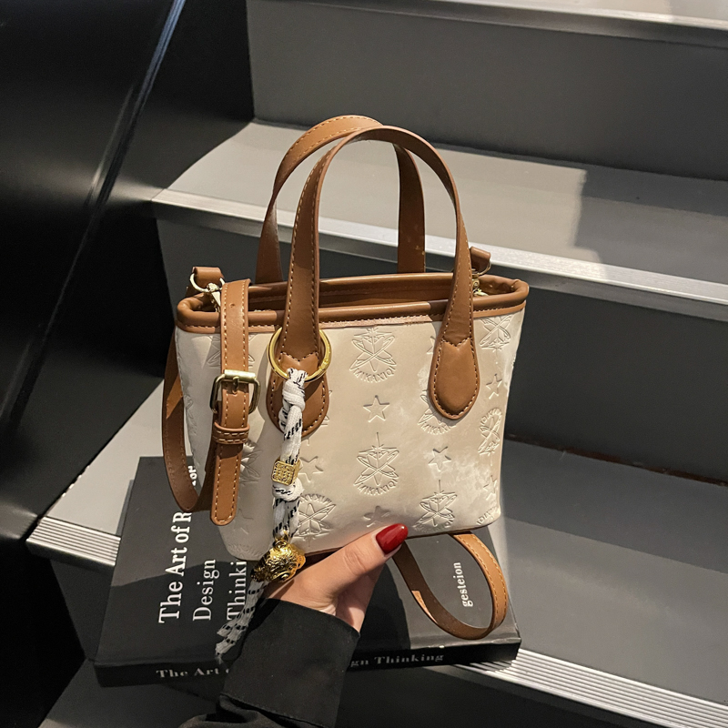 Trendy Women's Spring/Summer Bucket Tote Bag 2025 - Stylish Crossbody Shoulder Bag for Fashion Lovers Trendy Women's Spring/Summer Bucket Tote Bag 2025 - Stylish Crossbody Shoulder Bag for Fashion Lovers