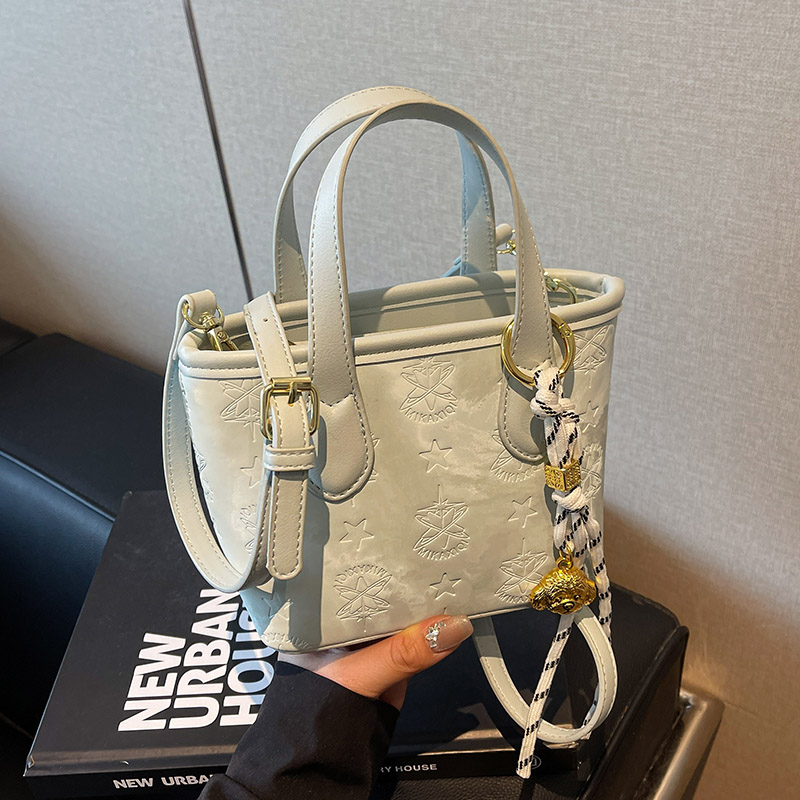 Trendy Women's Spring/Summer Bucket Tote Bag 2025 - Stylish Crossbody Shoulder Bag for Fashion Lovers Trendy Women's Spring/Summer Bucket Tote Bag 2025 - Stylish Crossbody Shoulder Bag for Fashion Lovers