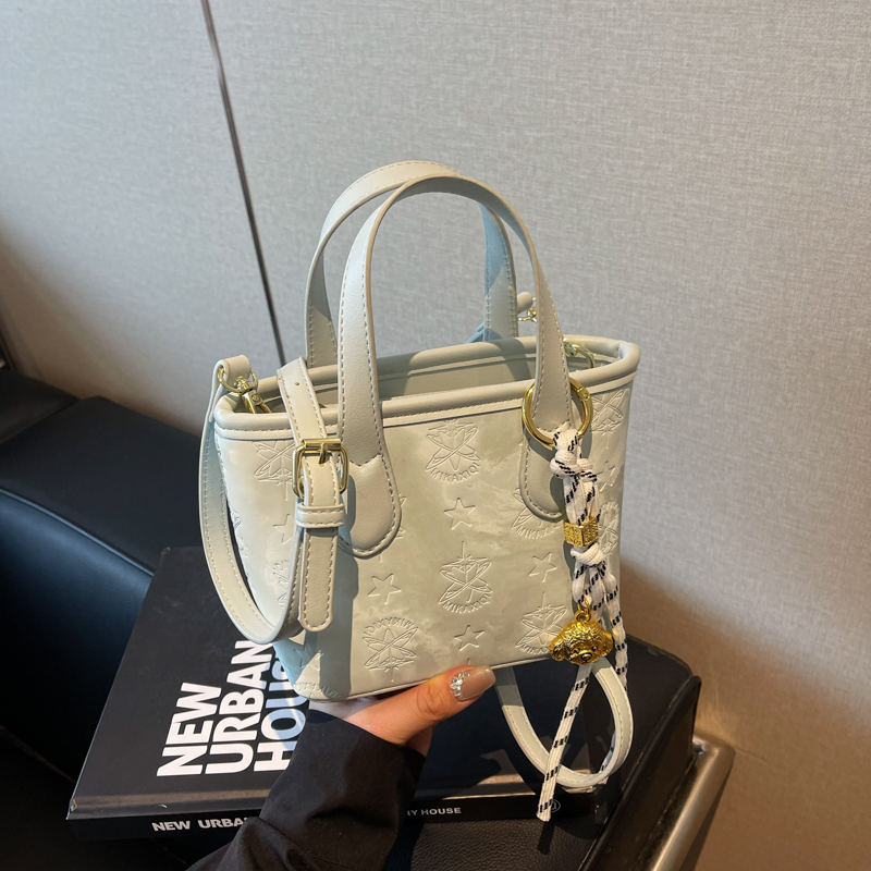 Trendy Women's Spring/Summer Bucket Tote Bag 2025 - Stylish Crossbody Shoulder Bag for Fashion Lovers Trendy Women's Spring/Summer Bucket Tote Bag 2025 - Stylish Crossbody Shoulder Bag for Fashion Lovers