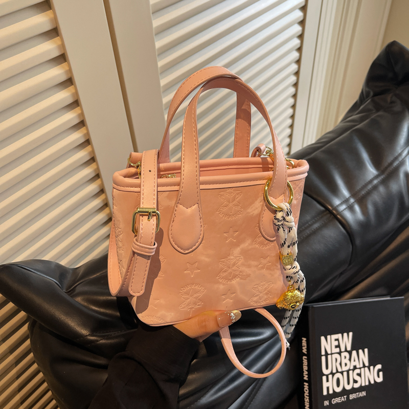 Trendy Women's Spring/Summer Bucket Tote Bag 2025 - Stylish Crossbody Shoulder Bag for Fashion Lovers Trendy Women's Spring/Summer Bucket Tote Bag 2025 - Stylish Crossbody Shoulder Bag for Fashion Lovers