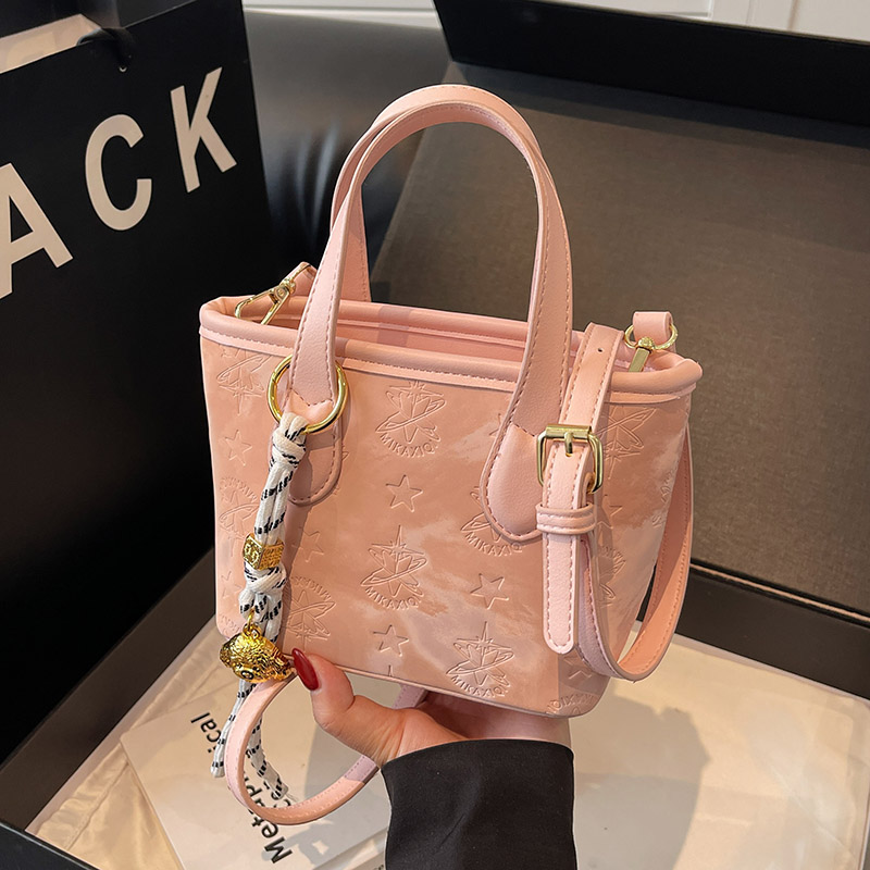 Trendy Women's Spring/Summer Bucket Tote Bag 2025 - Stylish Crossbody Shoulder Bag for Fashion Lovers Trendy Women's Spring/Summer Bucket Tote Bag 2025 - Stylish Crossbody Shoulder Bag for Fashion Lovers