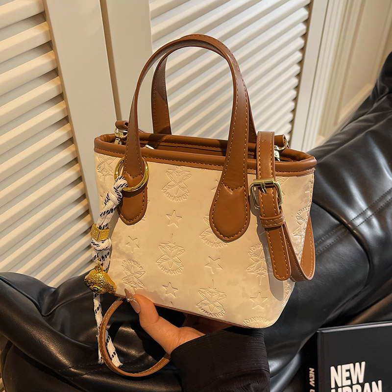 Trendy Women's Spring/Summer Bucket Tote Bag 2025 - Stylish Crossbody Shoulder Bag for Fashion Lovers Trendy Women's Spring/Summer Bucket Tote Bag 2025 - Stylish Crossbody Shoulder Bag for Fashion Lovers