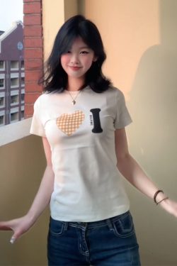 Trendy Women's Summer Short Sleeve Plaid Heart Print T-Shirt - Slim Fit Round Neck Top for a Chic American Style Look