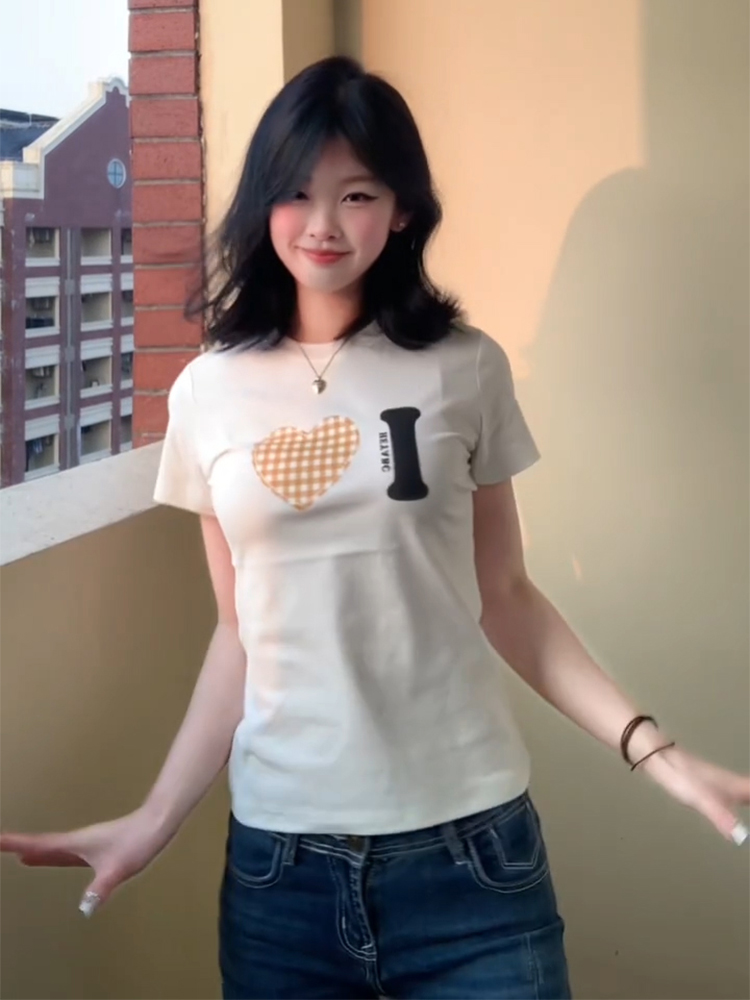 Trendy Women's Summer Short Sleeve Plaid Heart Print T-Shirt - Slim Fit Round Neck Top for a Chic American Style Look Trendy Women's Summer Short Sleeve Plaid Heart Print T-Shirt - Slim Fit Round Neck Top for a Chic American Style Look