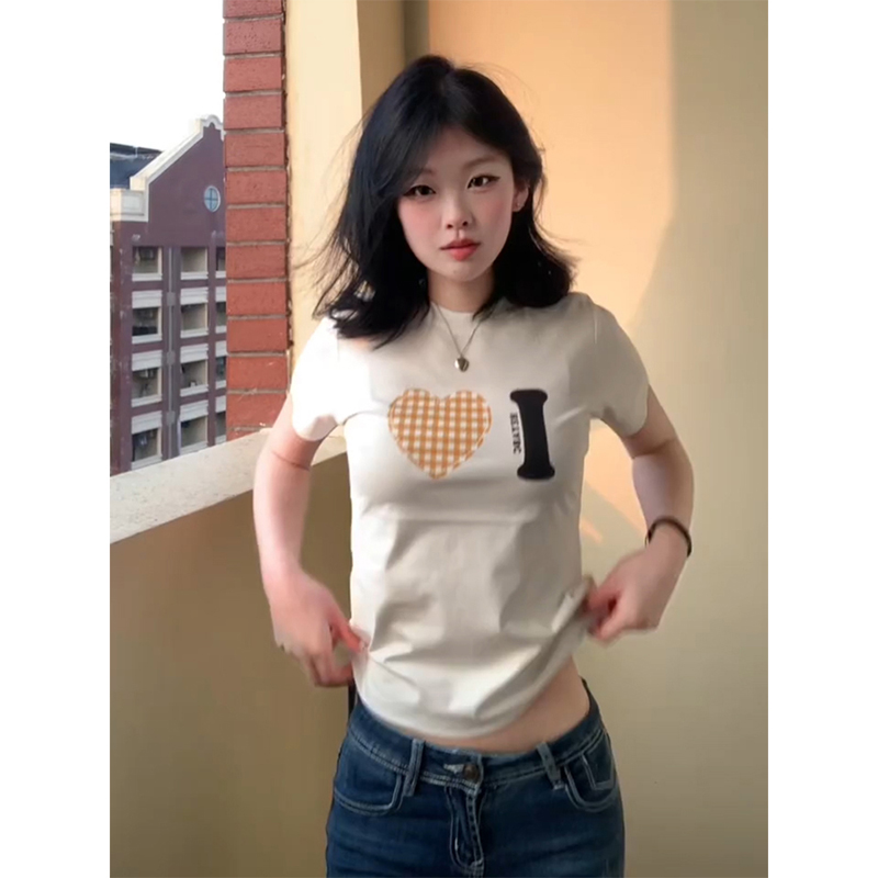 Trendy Women's Summer Short Sleeve Plaid Heart Print T-Shirt - Slim Fit Round Neck Top for a Chic American Style Look Trendy Women's Summer Short Sleeve Plaid Heart Print T-Shirt - Slim Fit Round Neck Top for a Chic American Style Look