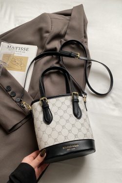 Trendy Women's Tote Bucket Bag - Versatile Crossbody with Luxurious Feel, 2025 New Style, Chic Niche Fashion Accessory