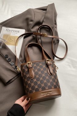 Trendy Women's Tote Bucket Bag - Versatile Crossbody with Luxurious Feel, 2025 New Style, Chic Niche Fashion Accessory