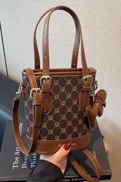 Trendy Women's Tote Bucket Bag - Versatile Crossbody with Luxurious Feel, 2025 New Style, Chic Niche Fashion Accessory