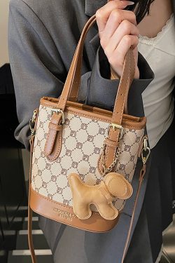 Trendy Women's Tote Bucket Bag - Versatile Crossbody with Luxurious Feel, 2025 New Style, Chic Niche Fashion Accessory