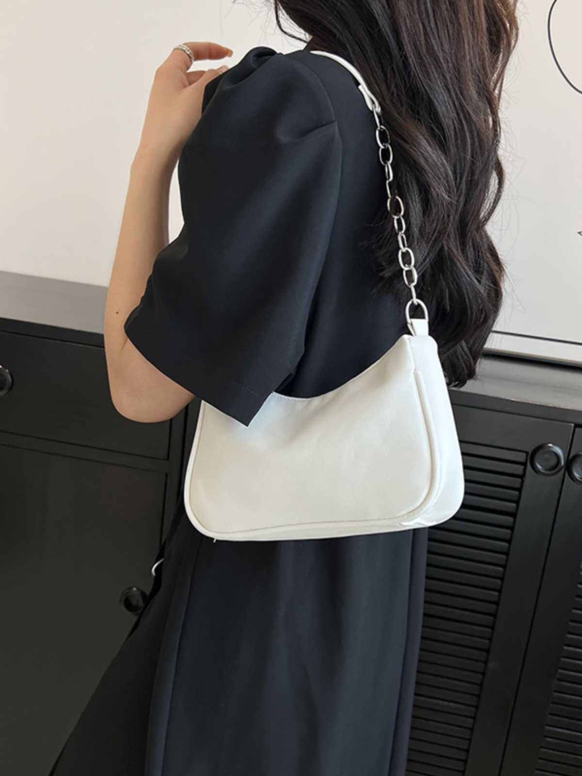 Trendy Women's Underarm Bag with Chain Strap - Summer 2025 High-End Small Shoulder Bag in French Niche Style Trendy Women's Underarm Bag with Chain Strap - Summer 2025 High-End Small Shoulder Bag in French Niche Style