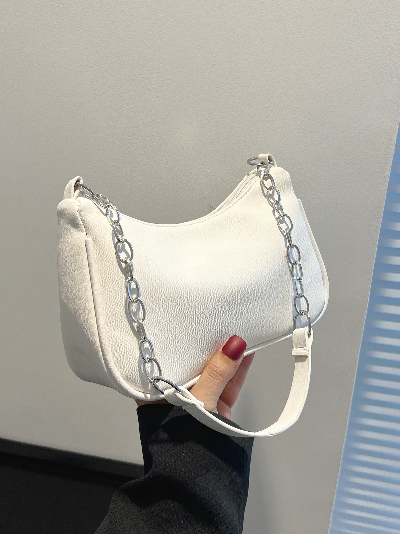 Trendy Women's Underarm Bag with Chain Strap - Summer 2025 High-End Small Shoulder Bag in French Niche Style Trendy Women's Underarm Bag with Chain Strap - Summer 2025 High-End Small Shoulder Bag in French Niche Style