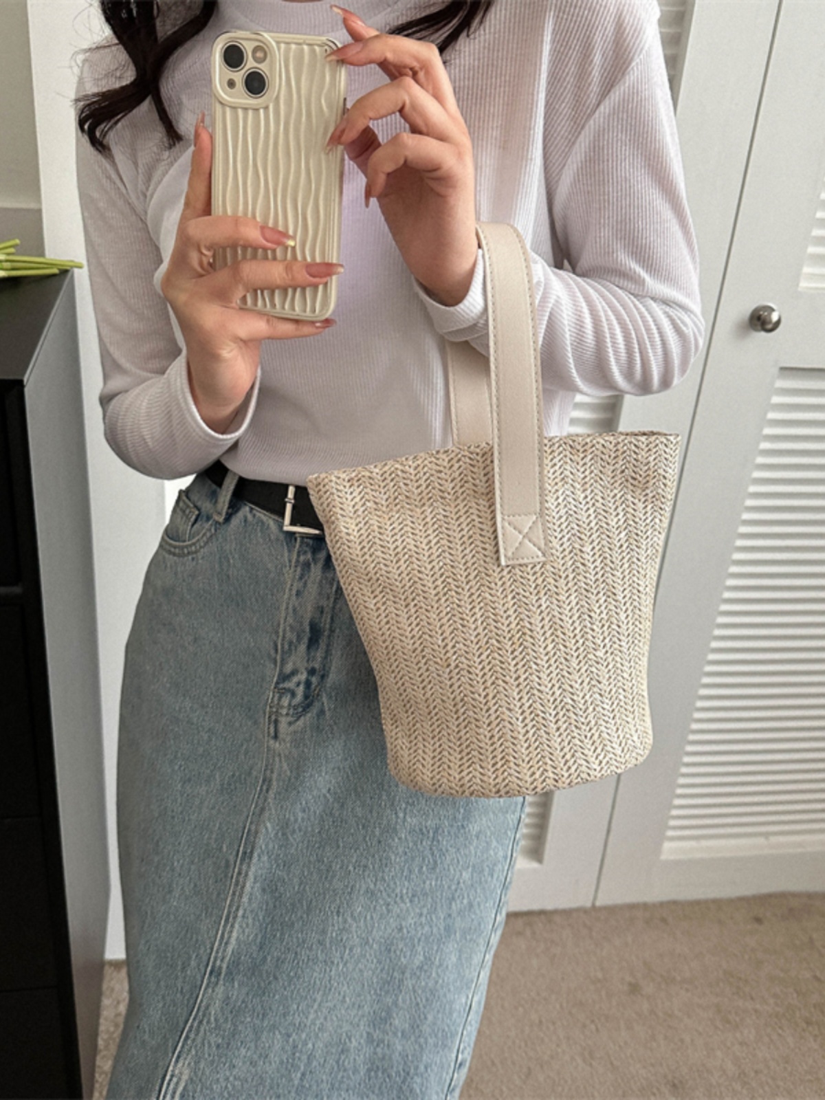 Trendy Woven Beach Bucket Bag - Casual Tote for Women, Handheld Vacation Bag, Perfect for Summer and Coastal Getaways Trendy Woven Beach Bucket Bag - Casual Tote for Women, Handheld Vacation Bag, Perfect for Summer and Coastal Getaways