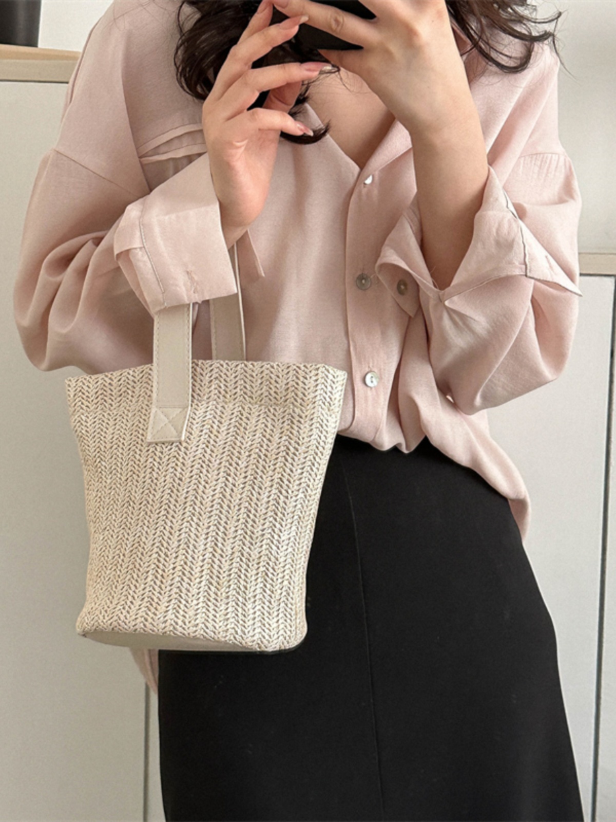 Trendy Woven Beach Bucket Bag - Casual Tote for Women, Handheld Vacation Bag, Perfect for Summer and Coastal Getaways Trendy Woven Beach Bucket Bag - Casual Tote for Women, Handheld Vacation Bag, Perfect for Summer and Coastal Getaways