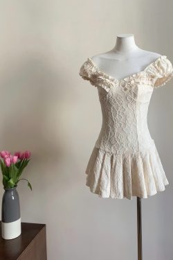 Ultra-Short Ruffled Lace Jacquard Dress - Heavy-Duty Composite Fabric, Chic Edinburgh Style, Perfect for Y2K Fashion Lovers