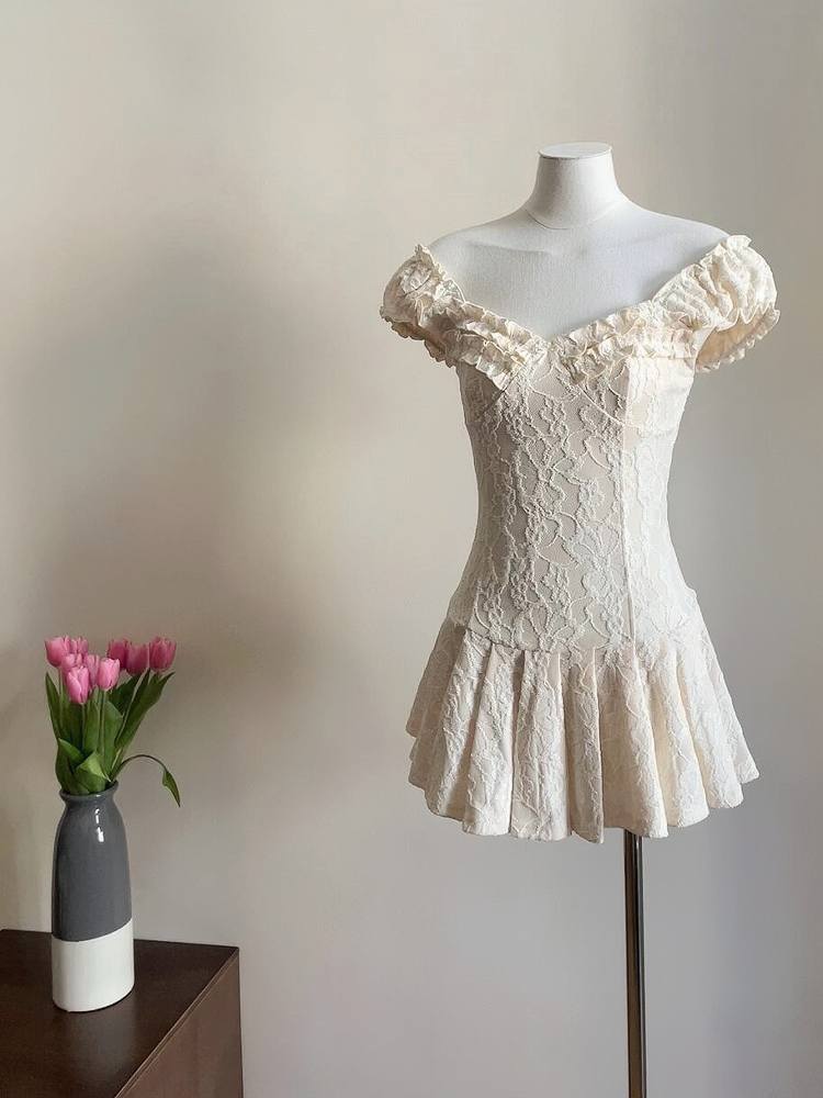 Ultra-Short Ruffled Lace Jacquard Dress - Heavy-Duty Composite Fabric, Chic Edinburgh Style, Perfect for Y2K Fashion Lovers Ultra-Short Ruffled Lace Jacquard Dress - Heavy-Duty Composite Fabric, Chic Edinburgh Style, Perfect for Y2K Fashion Lovers