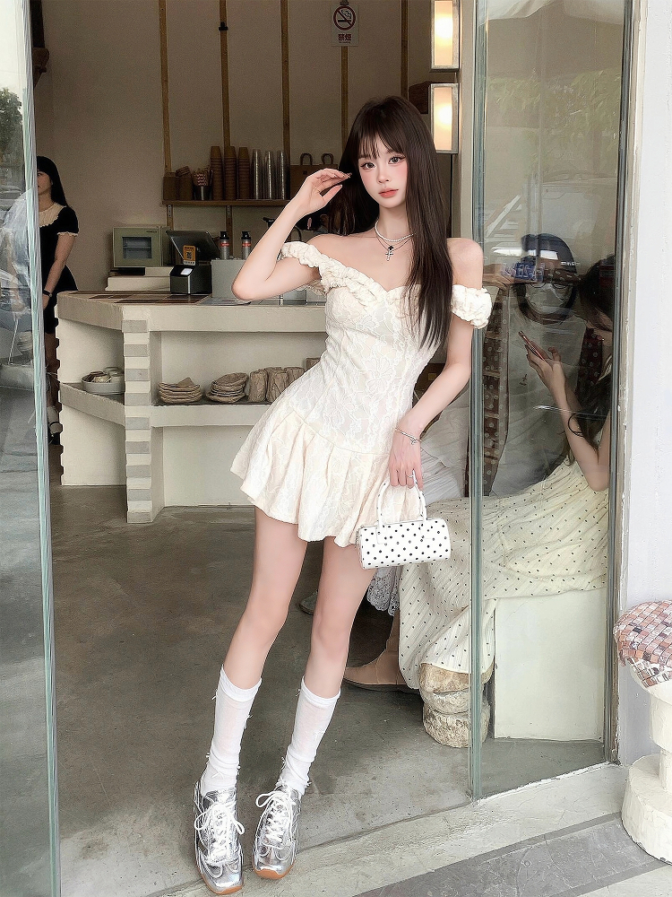 Ultra-Short Ruffled Lace Jacquard Dress - Heavy-Duty Composite Fabric, Chic Edinburgh Style, Perfect for Y2K Fashion Lovers Ultra-Short Ruffled Lace Jacquard Dress - Heavy-Duty Composite Fabric, Chic Edinburgh Style, Perfect for Y2K Fashion Lovers