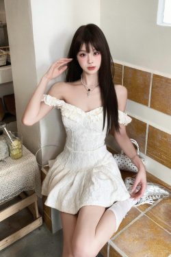 Ultra-Short Ruffled Lace Jacquard Dress - Heavy-Duty Composite Fabric, Chic Edinburgh Style, Perfect for Y2K Fashion Lovers