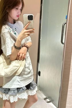 Unique Floral Embroidered Short Sleeve T-Shirt for Women - Retro High-End Summer Tee with Distinctive Shoulder Design