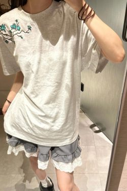 Unique Floral Embroidered Short Sleeve T-Shirt for Women - Retro High-End Summer Tee with Distinctive Shoulder Design