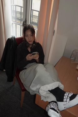 Unique Mud Dyed Spray Color Hoodie Set - Versatile Gray Hoodie with Multiple Styling Options for Trendy Looks