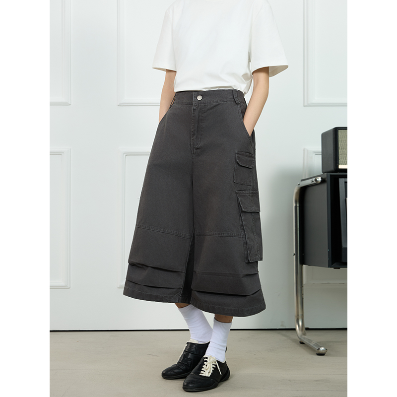 Unisex American-Style Wide-Leg Loose Pleated Seven-Point Shorts for Summer Commuting - Fashionable Workwear with Pockets Unisex American-Style Wide-Leg Loose Pleated Seven-Point Shorts for Summer Commuting - Fashionable Workwear with Pockets