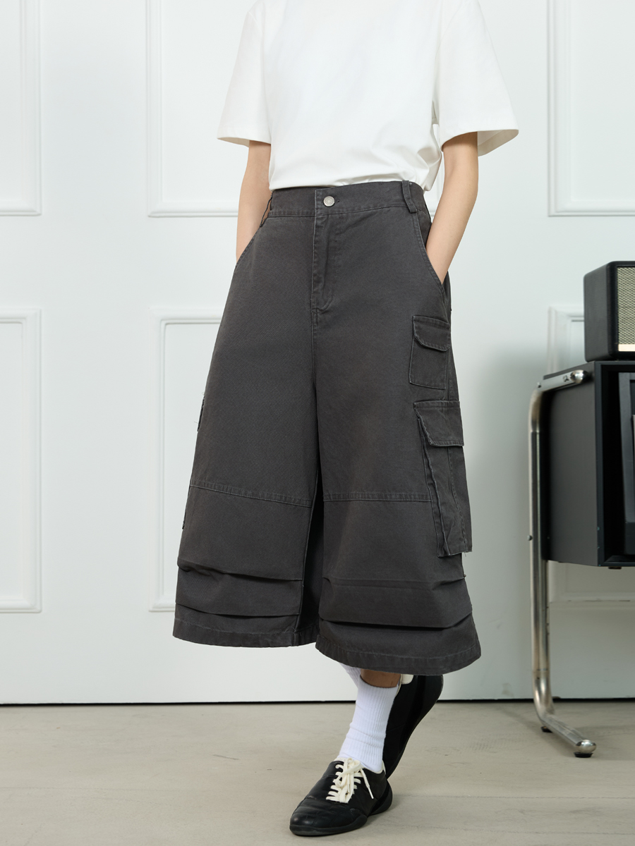 Unisex American-Style Wide-Leg Loose Pleated Seven-Point Shorts for Summer Commuting - Fashionable Workwear with Pockets Unisex American-Style Wide-Leg Loose Pleated Seven-Point Shorts for Summer Commuting - Fashionable Workwear with Pockets