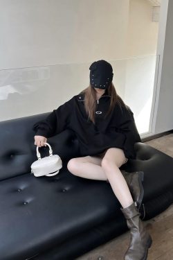 Unisex Autumn Minimalist Embroidered Half-Zip Sweatshirt - Trendy Loose Casual Sports Top for Effortless Style