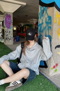 Unisex Autumn Minimalist Embroidered Half-Zip Sweatshirt - Trendy Loose Casual Sports Top for Effortless Style