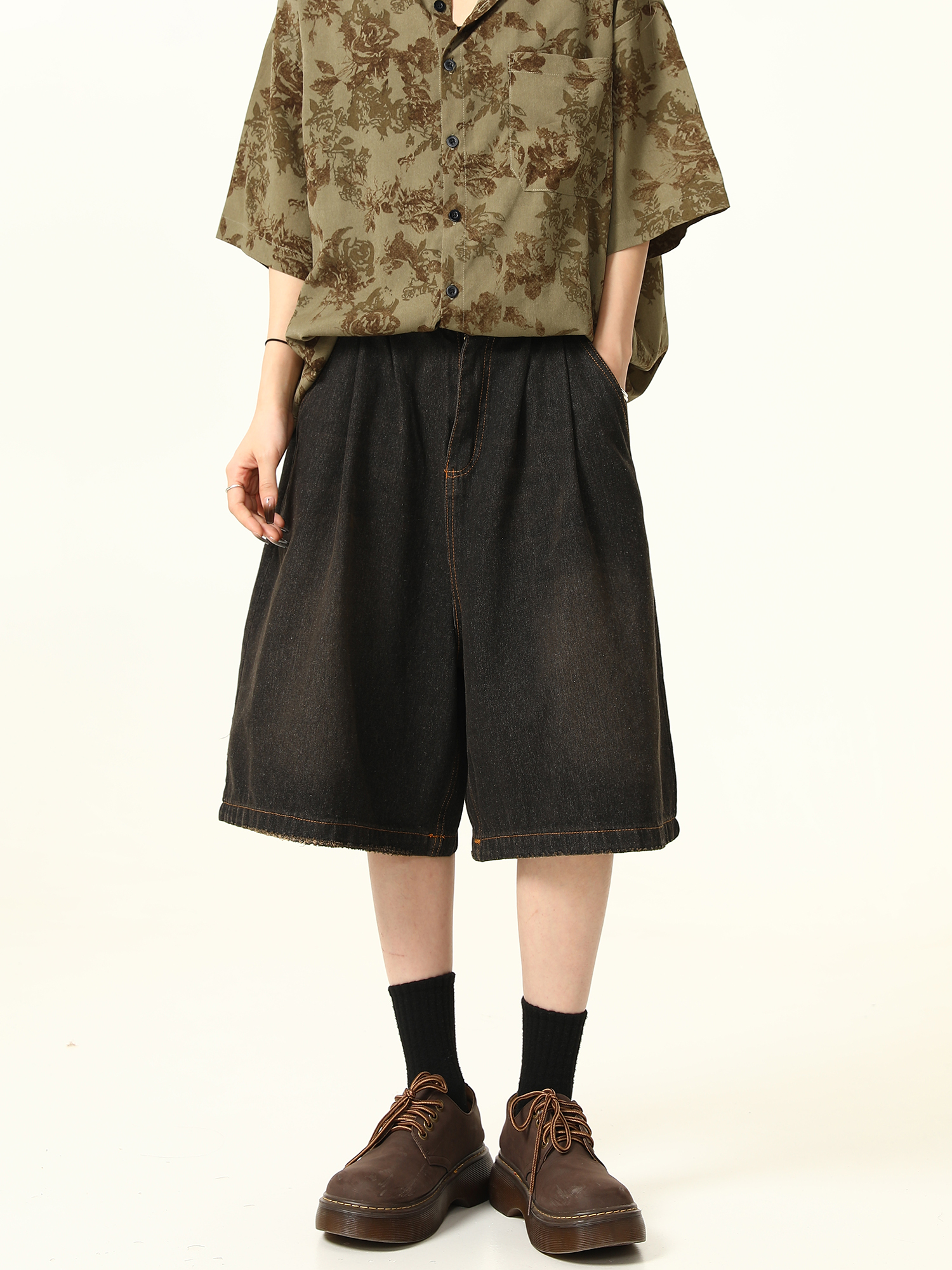 Unisex Retro American Denim Shorts - Loose Fit, Versatile Summer Five-Point Style, Trendy Streetwear for Couples Unisex Retro American Denim Shorts - Loose Fit, Versatile Summer Five-Point Style, Trendy Streetwear for Couples