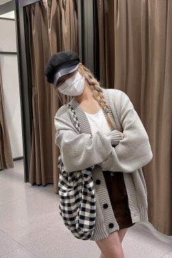 Unisex Retro Minimalist V-Neck Sweater Cardigan - Loose Fit Trendy Knitted Jacket for Early Spring Style